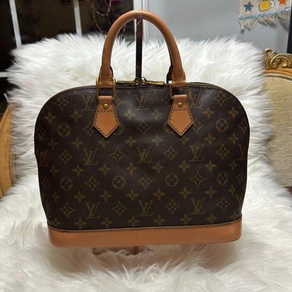 Louis Vuitton Monogram Alma Handbag - Picture 5 of 16